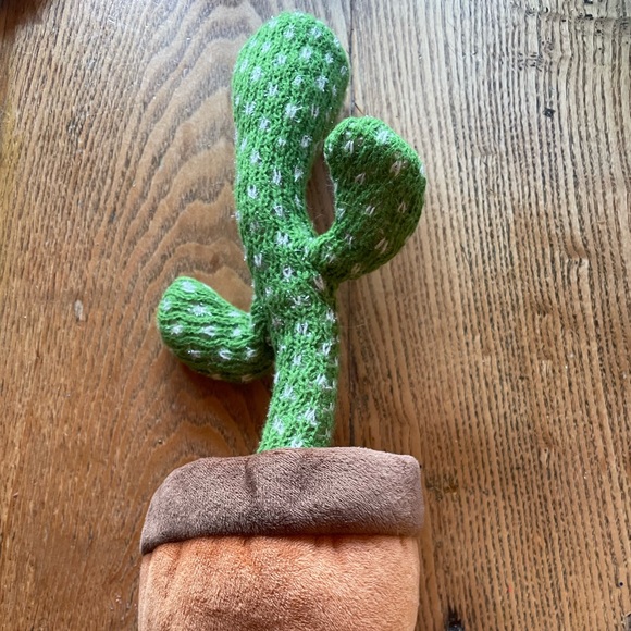 Wowee Dancing Cactus Toy Song Singing Talking Record & Repeating What You say - Picture 3 of 4